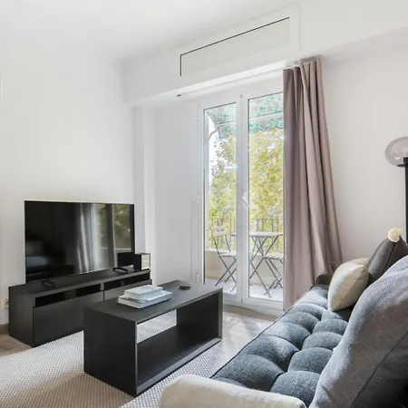 Nova Esquerra De Leixample 3br W 2 Balconies Bcn-111